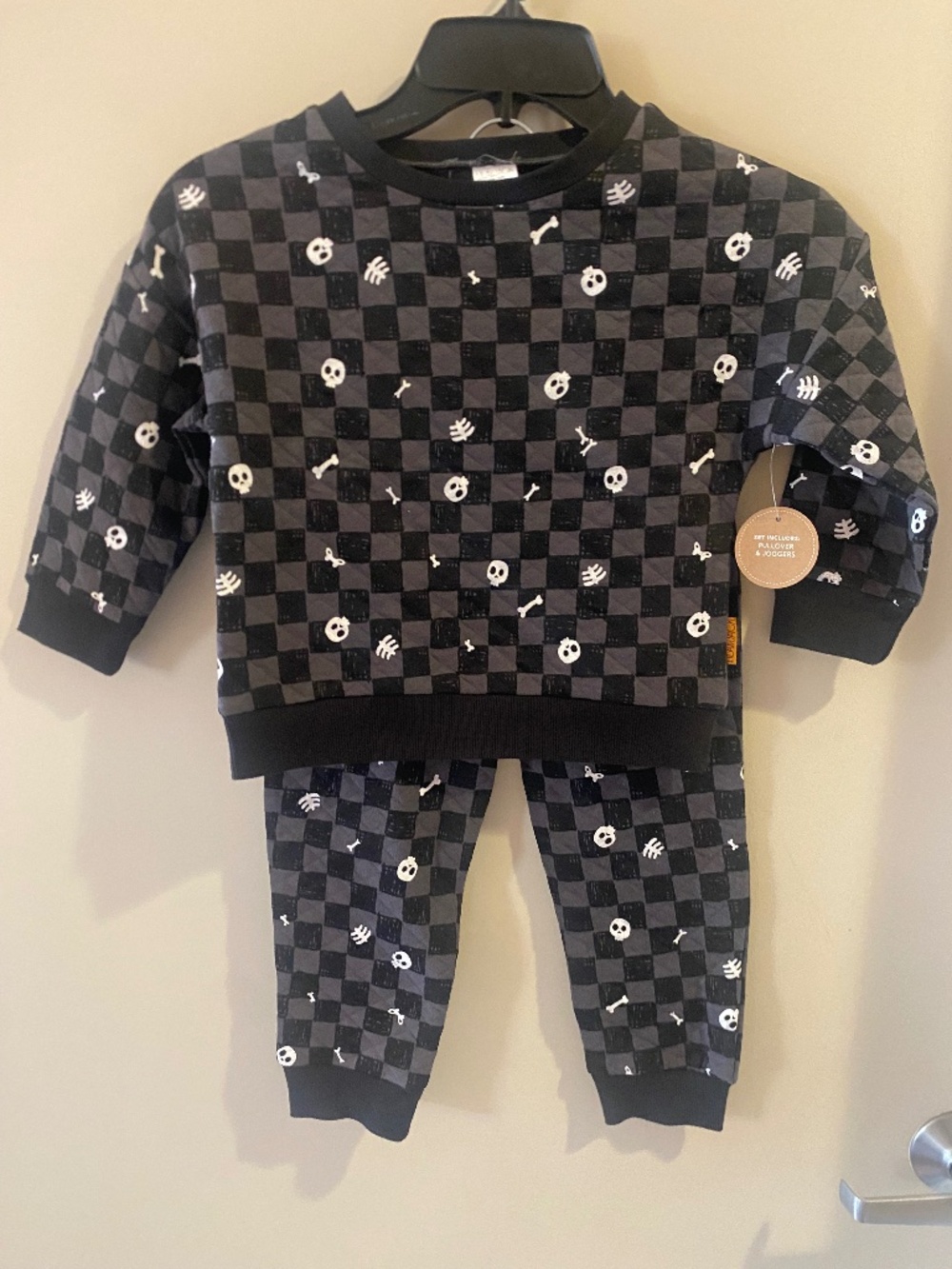 NWT Lilia & Jack Halloween Black & Gray Checkered Skulls and Bones Jogger Set 4T